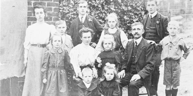 The Peterson family consisting of parents Christian and Ellen with their ten children