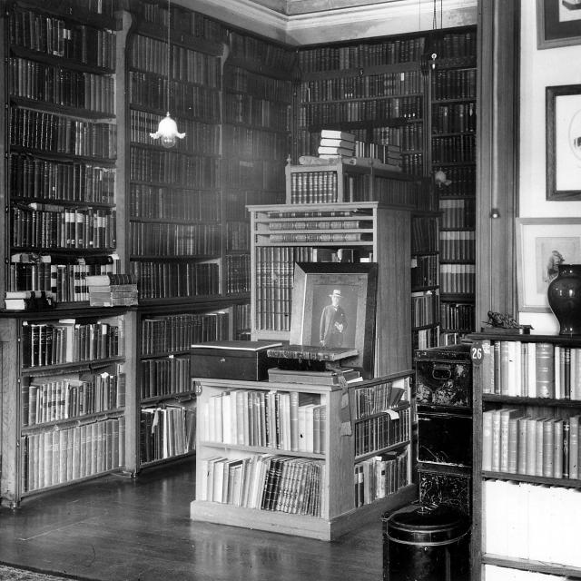 Symons Library [B 62728] 